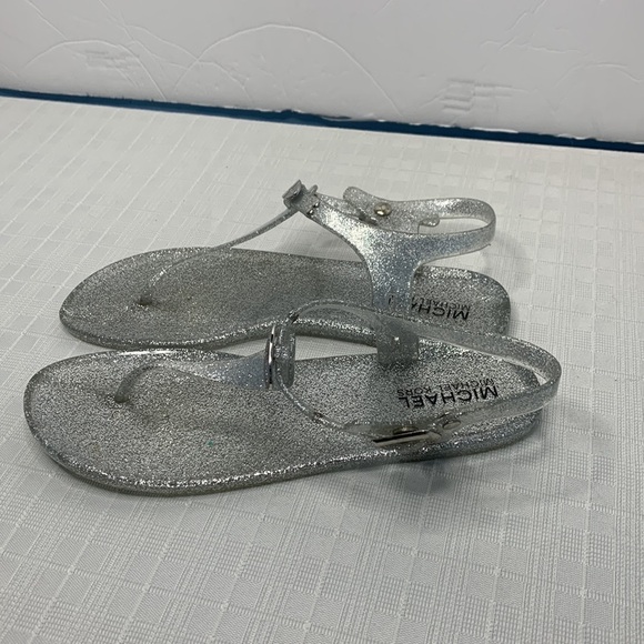 MICHAEL KORS Jelly PVC Thong Sandal MK Logo Plate Matte Silver - Picture 4 of 8